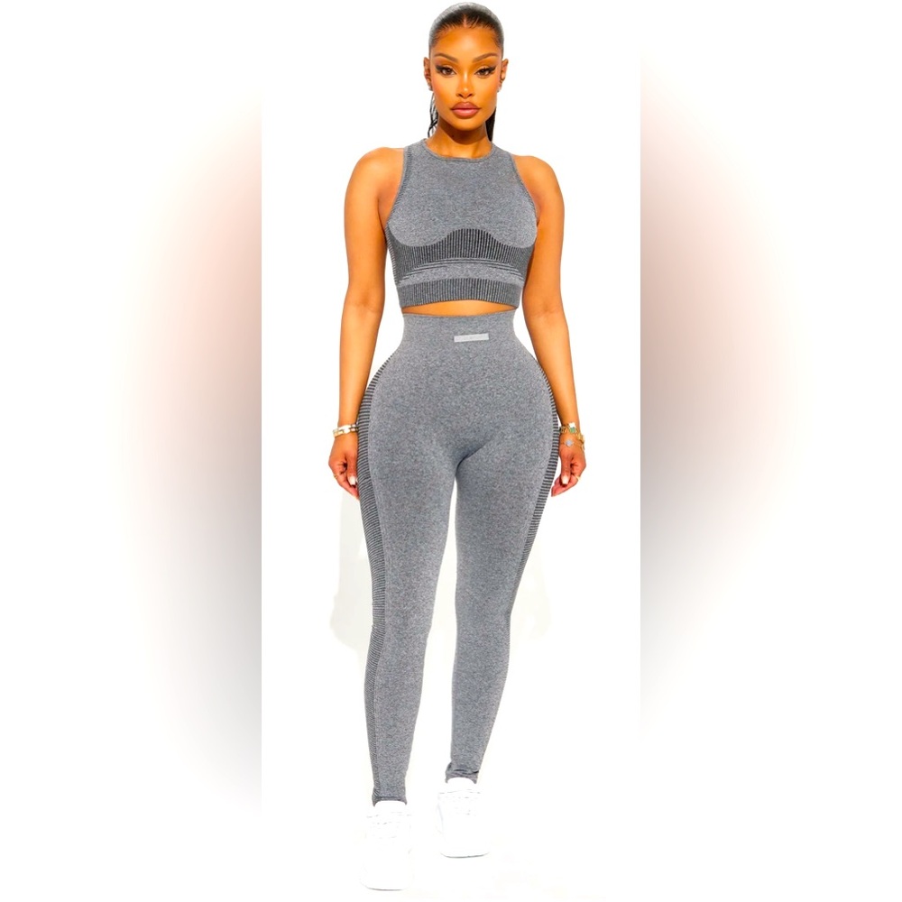 Bundle: Fashion Nova Seamless Workout Top and Leggings - small- NWT